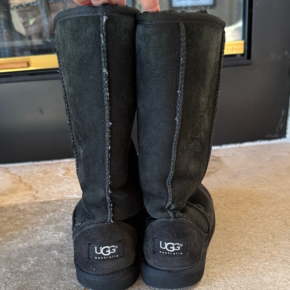 UGG Black Suede Shearling-Lined Boots size 2 fair condition